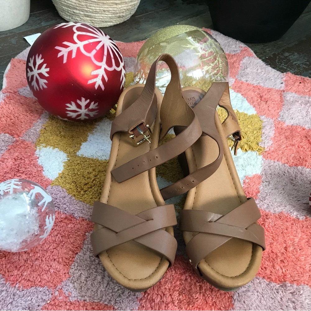 Kenneth Cole Reaction Brown Platform Wedge Sandals Size 9.